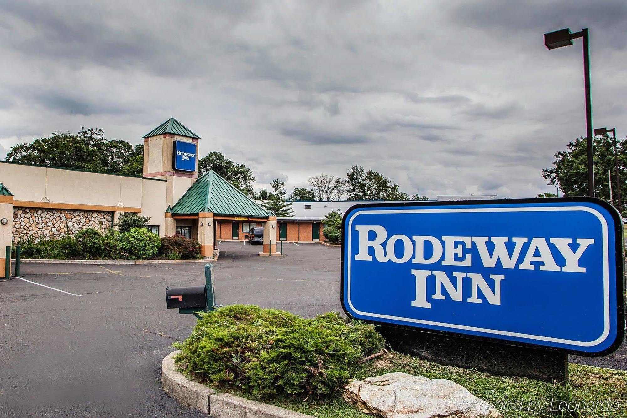 Rodeway Inn Conference Center Монтгомъривил Екстериор снимка